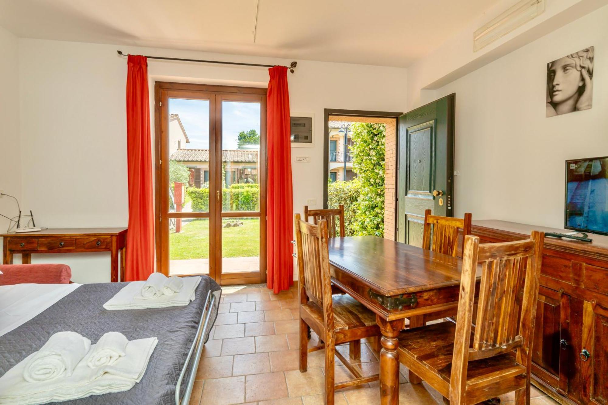 Isa - Residence With Swimming Pool In Sorano, Apartments With Air Conditioning And Private Outdoor Area Eksteriør bilde